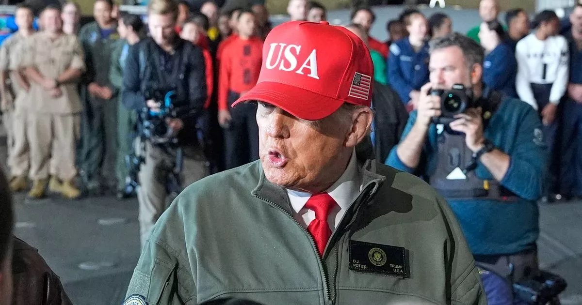 3_trump-navy-25278687763087